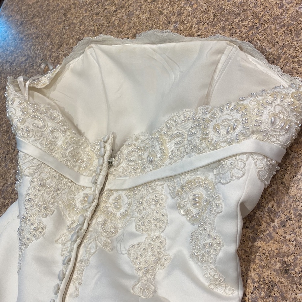 Emme Bridal Strapless Wedding Gown Dress 8 Beaded With FLAWS Unsure if Altered - Picture 8 of 17
